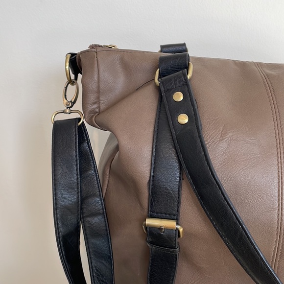 Oversize Vegan Leather Saddle Tote Bag - Picture 3 of 4
